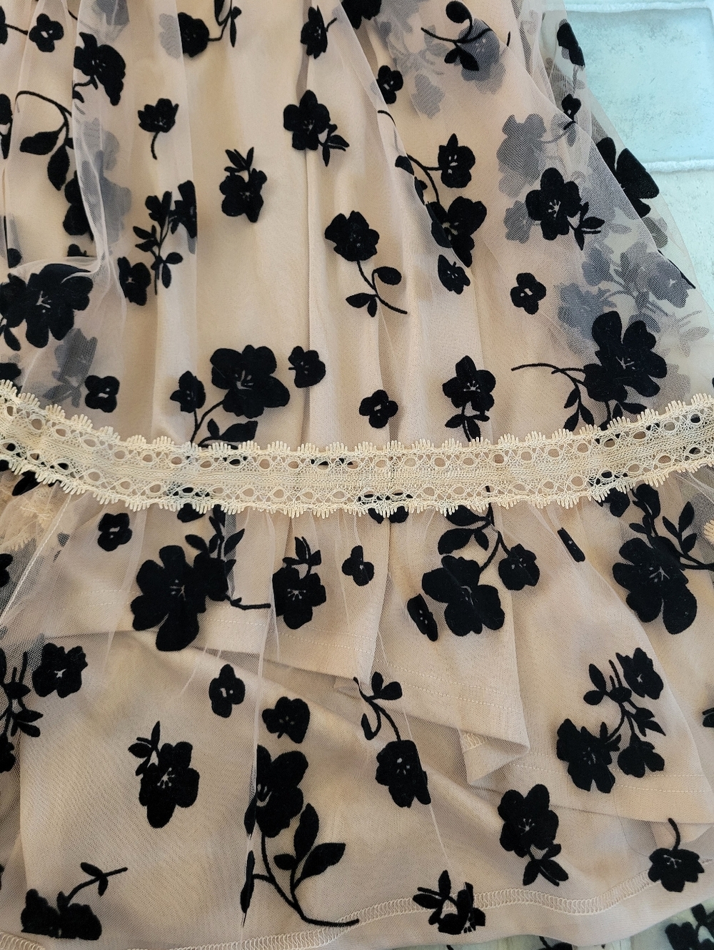 Kate Kasin Floral Tulle Midi Skirt in Beige with Black Appliqué Size Small - Picture 2 of 9
